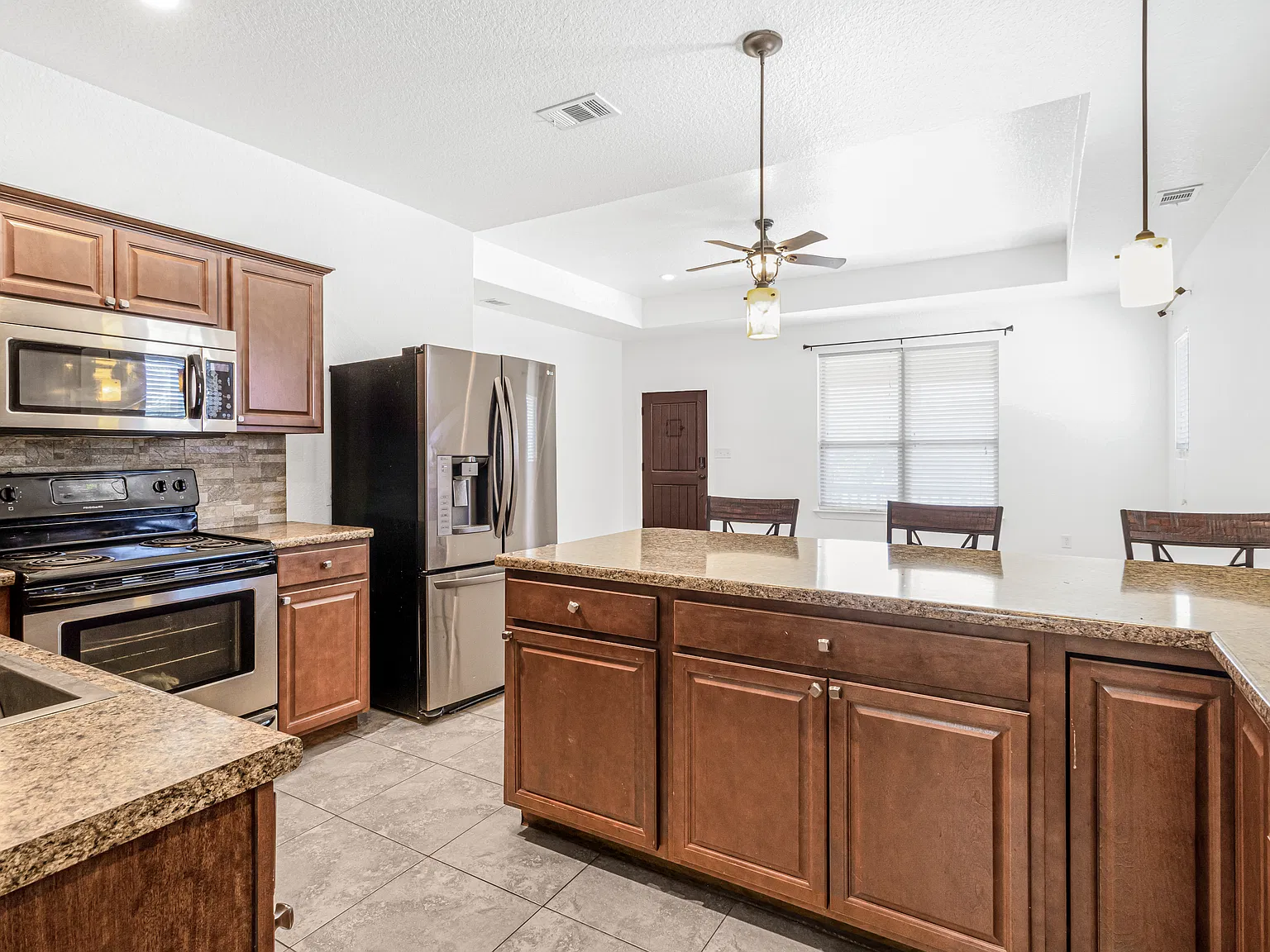 2 bed, 1200 sqft, $1,650 — Photo 4