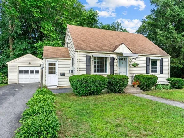 52 Holden St, Warwick, RI 02889