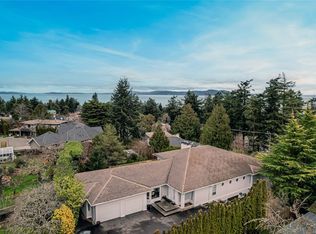 1934 San Juan Ave, Saanich, BC V8N 2J4
