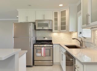 N60W35144 Lake Dr, Oconomowoc, WI 53066