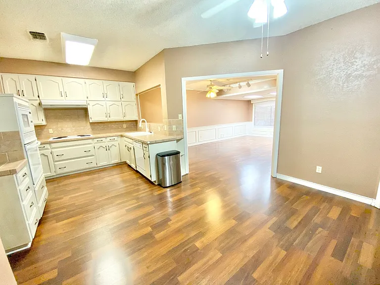 5714 Louise Way Dr — Photo 10