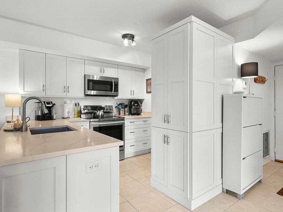 1st image of 121 SW Palm Drive #106
