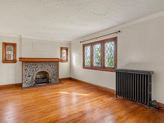 3rd image of 604 Alter Rd #2