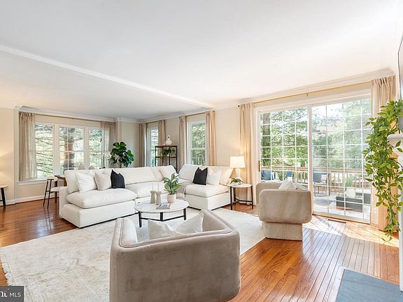 3rd image of 607 Rockbourne Mills Ct