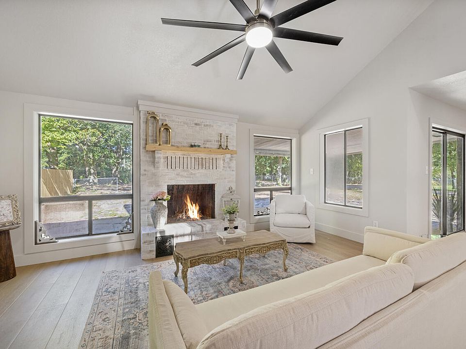 1st image of 1106 Pin Oak Cir