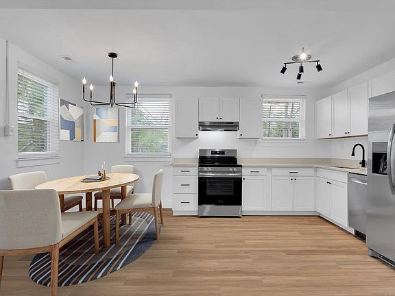 3rd image of 14 Woodmont Ln