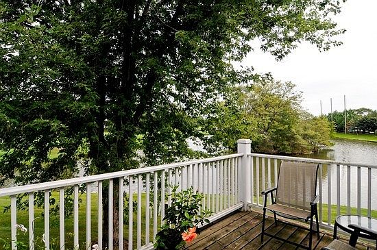 5th image of 632 Thistle Ln #F