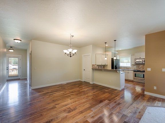 3rd image of 748 Deer Forest Dr