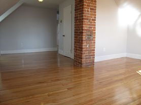 26 Ellington Rd
