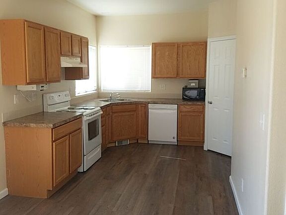 5th image of 2616 Cedar Springs St