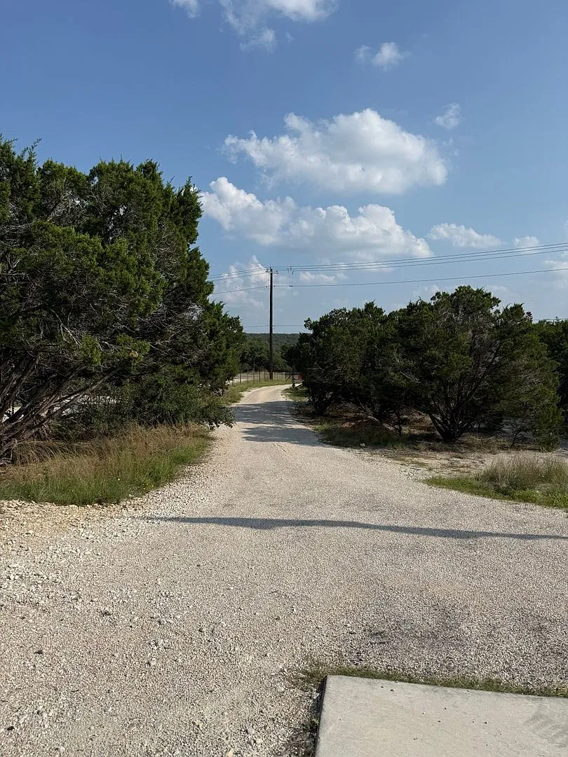 Hill Country Living - Gated & Fenced 3 Bedroom House on 1 Acre in Fischer — Photo 4