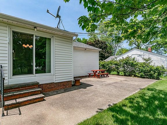 5th image of 733 Cheriton Dr