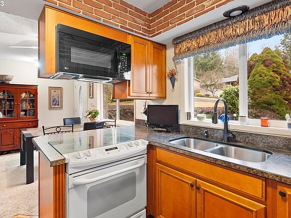 5th image of 191 Inglewood Dr