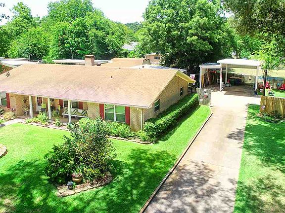 2nd image of 905 Oakwood Dr