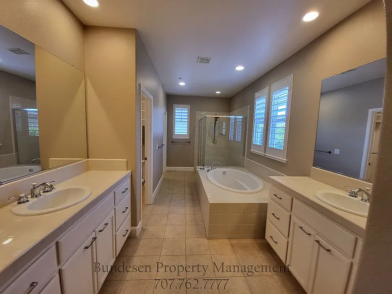 1727 Southgate Dr — Photo 14