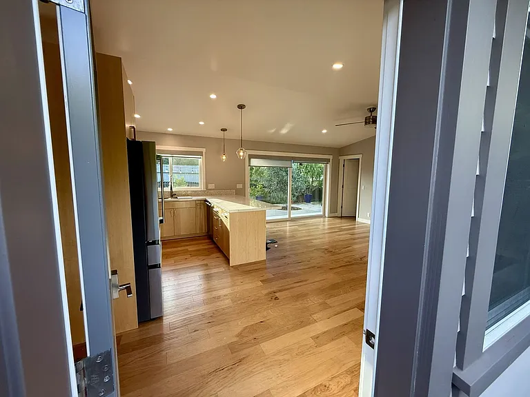 1665 Laurel Ave — Photo 23