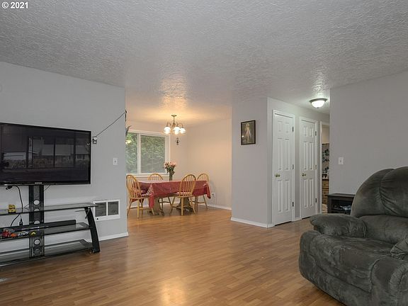 4th image of 2217 NE 91st St