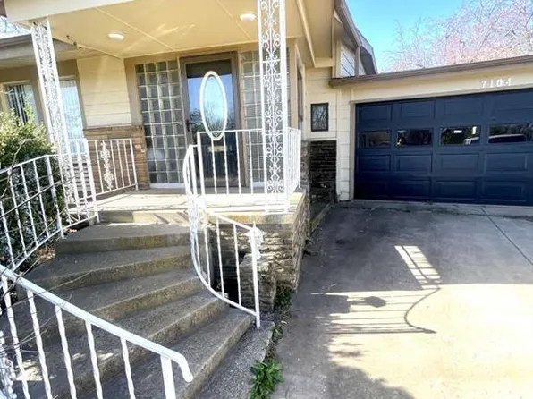 7104 Hilltop Ct, Midwest City, OK 73110
