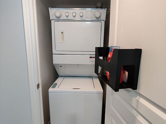5th image of 10 Northtown Way #906