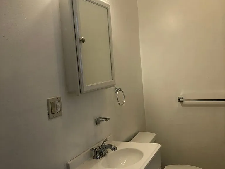 334 W Manheim St — Photo 3