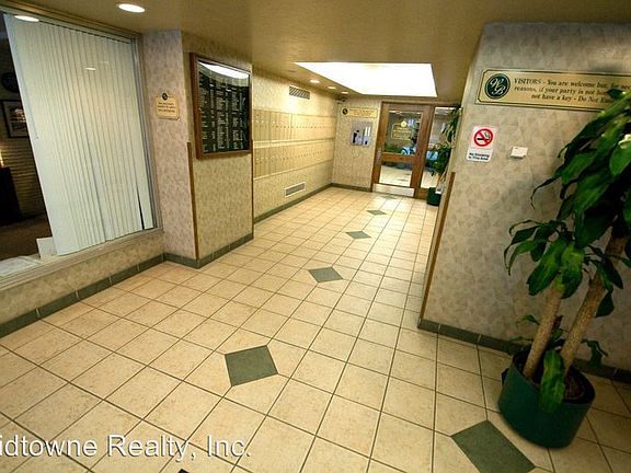 3rd image of 530 W Berry St APT 609