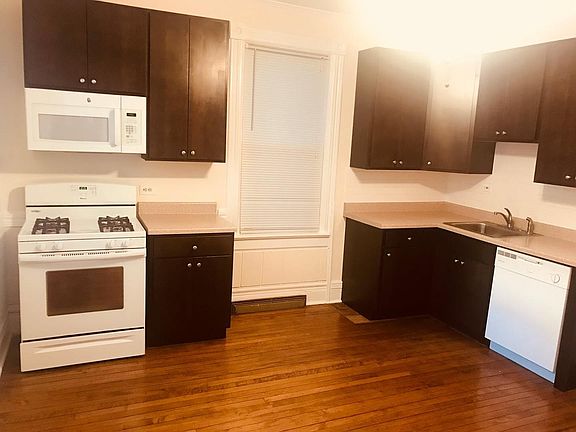 3rd image of 1824 W Farragut Ave #1O