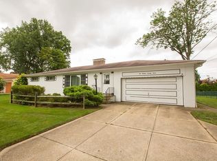 21977 Hilliard Blvd, Rocky River, OH