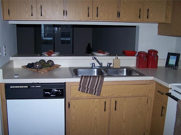 3rd image of 2929 Wainwright Ct
