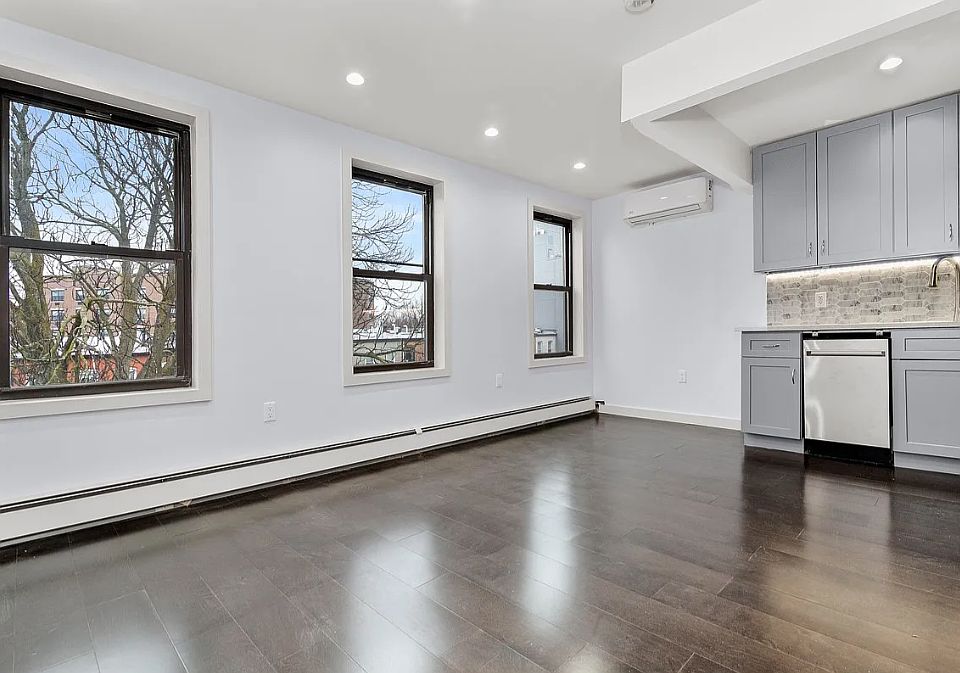 1st image of 605 Bainbridge St APT 3