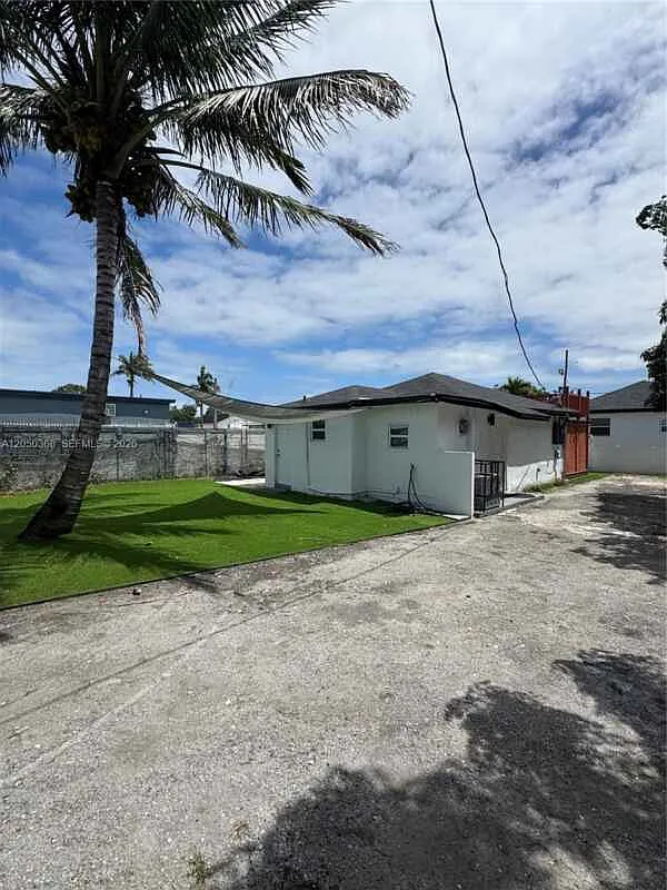 2211 Nw 82nd St # 2 Miami, Fl 33147 — Photo 2
