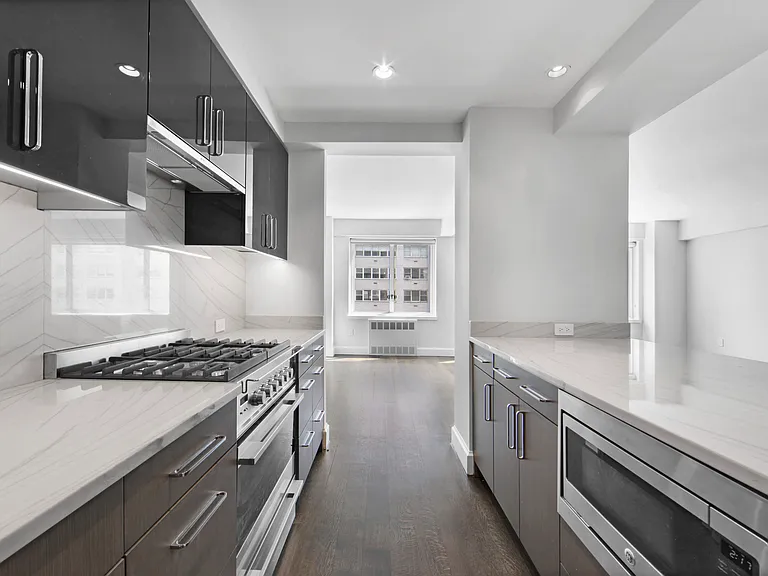 165 E 66th St #9D — Photo 10