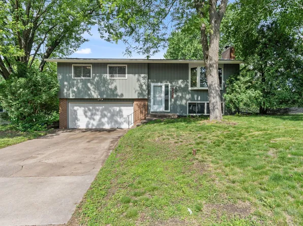 3225 Hillsboro Ave N, New Hope, MN 55427