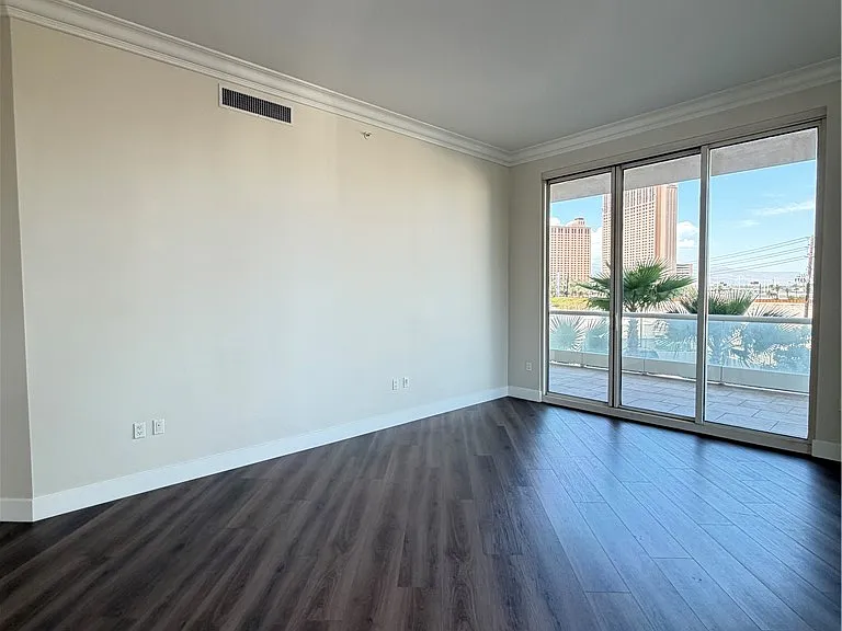 2777 Paradise Rd #205 — Photo 3