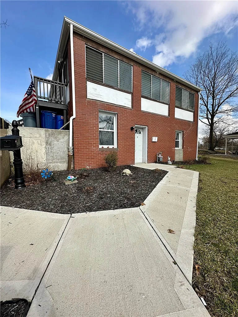 3 bed, $1,575 — Photo 2