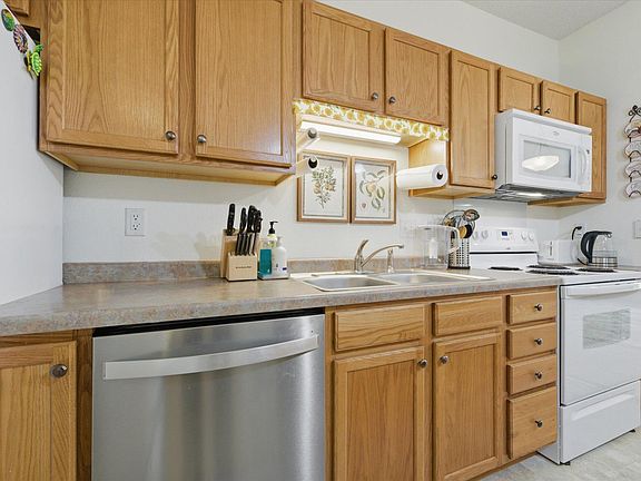 4th image of 1776 Maryland Ave E APT 106