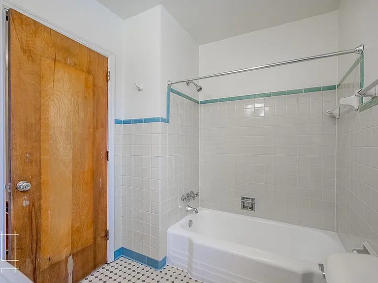 1374 E. Broad St. — Photo 30