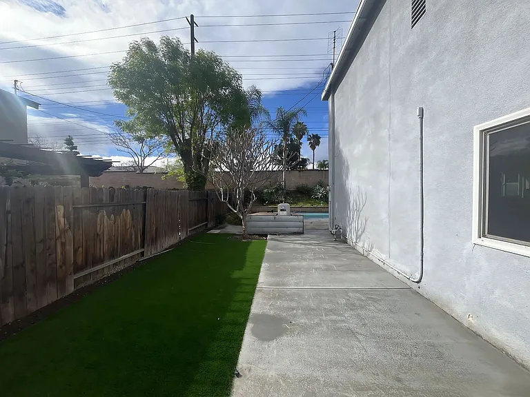 446 Annette Pl — Photo 17