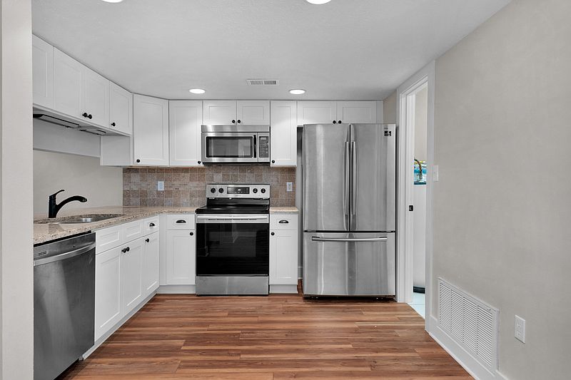 1st image of 65 Chatelaine Cir SE #1