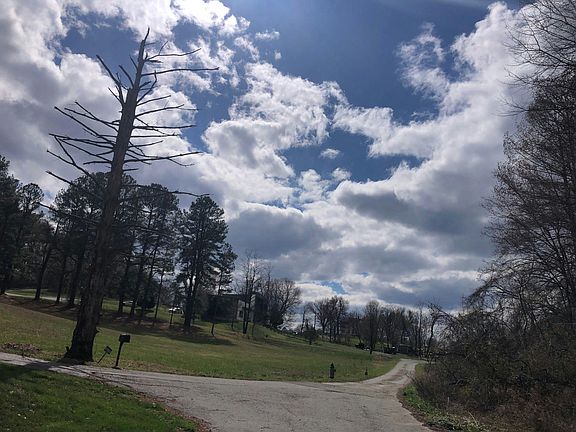 4th image of 6408 Pond Dr