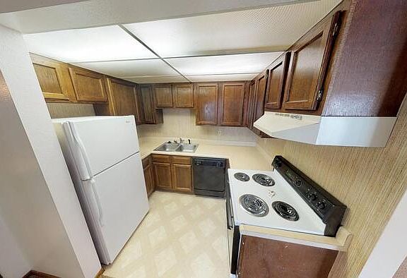 2nd image of 1727 N Grandview Ln APT 224