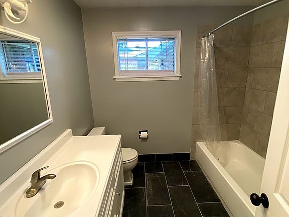 5th image of 831 Crown Dr