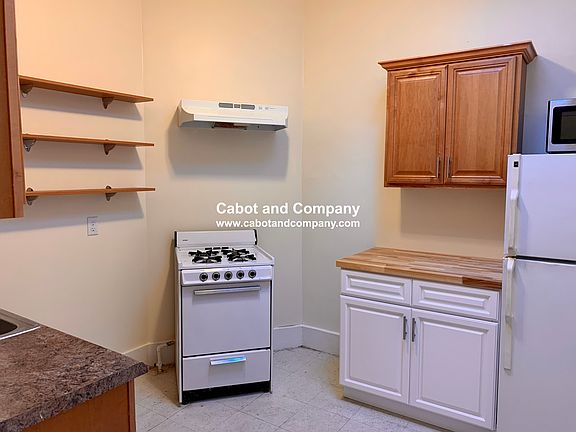 5th image of 293 Newbury St #6