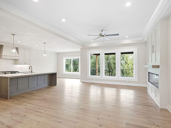 5th image of 409 Angels Rest Way
