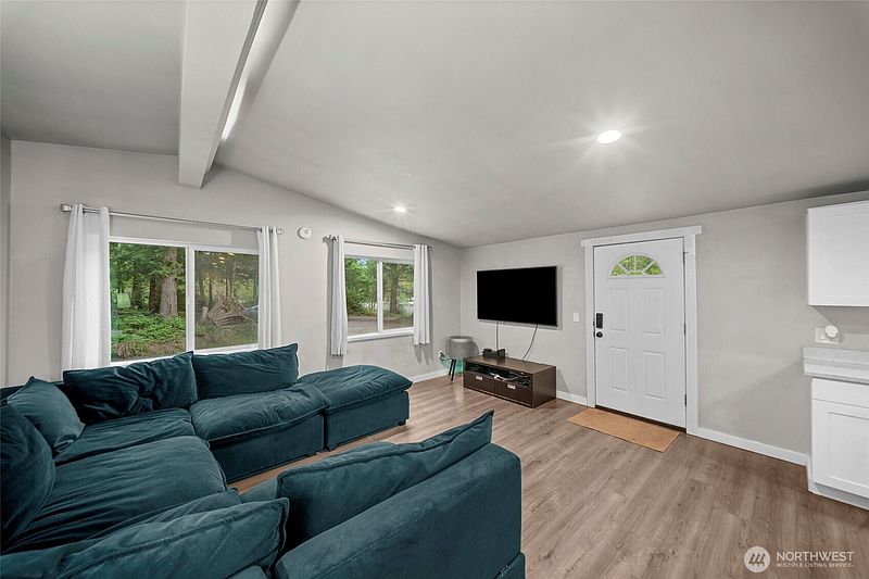 4th image of 21 E Burrows Lane