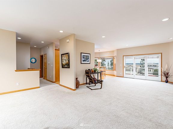 4th image of 5660 Whitehorn Way