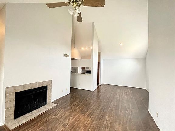3rd image of 14550 Fonmeadow Dr APT 806