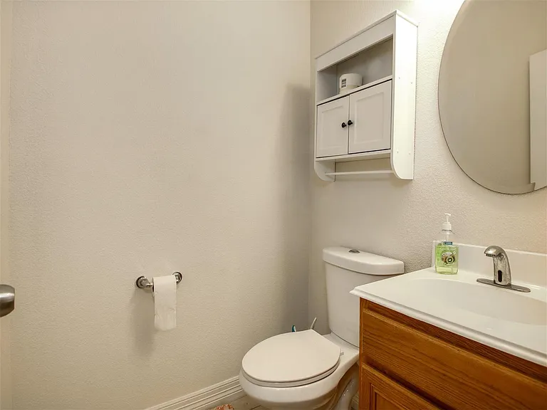2915 Paige St — Photo 23
