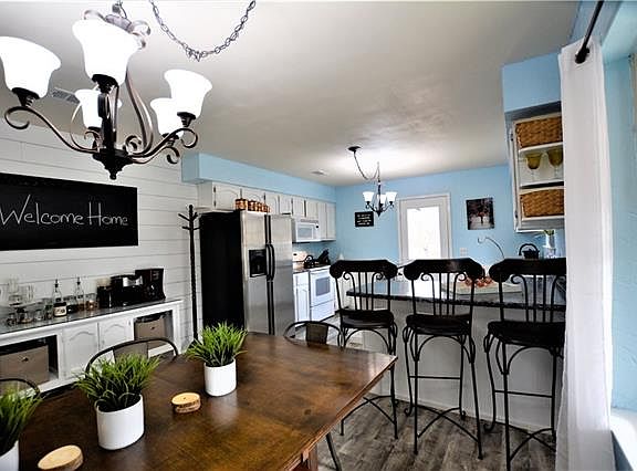 4th image of 1111 Farm Road 197