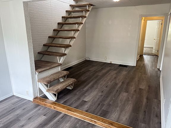 2nd image of 927 W Bethel Ave