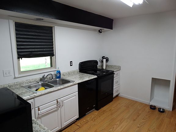 3rd image of 8222 N Birch Dr